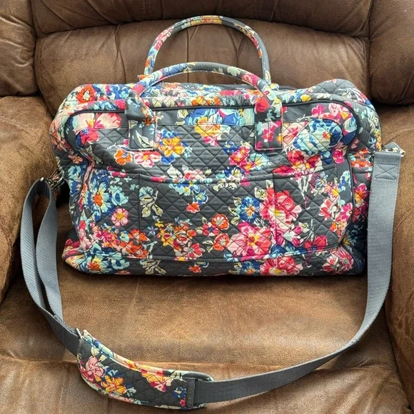 Vera Bradley Khaki Green & Floral Patterned Tote. Overnight bag - Picture 1 of 14